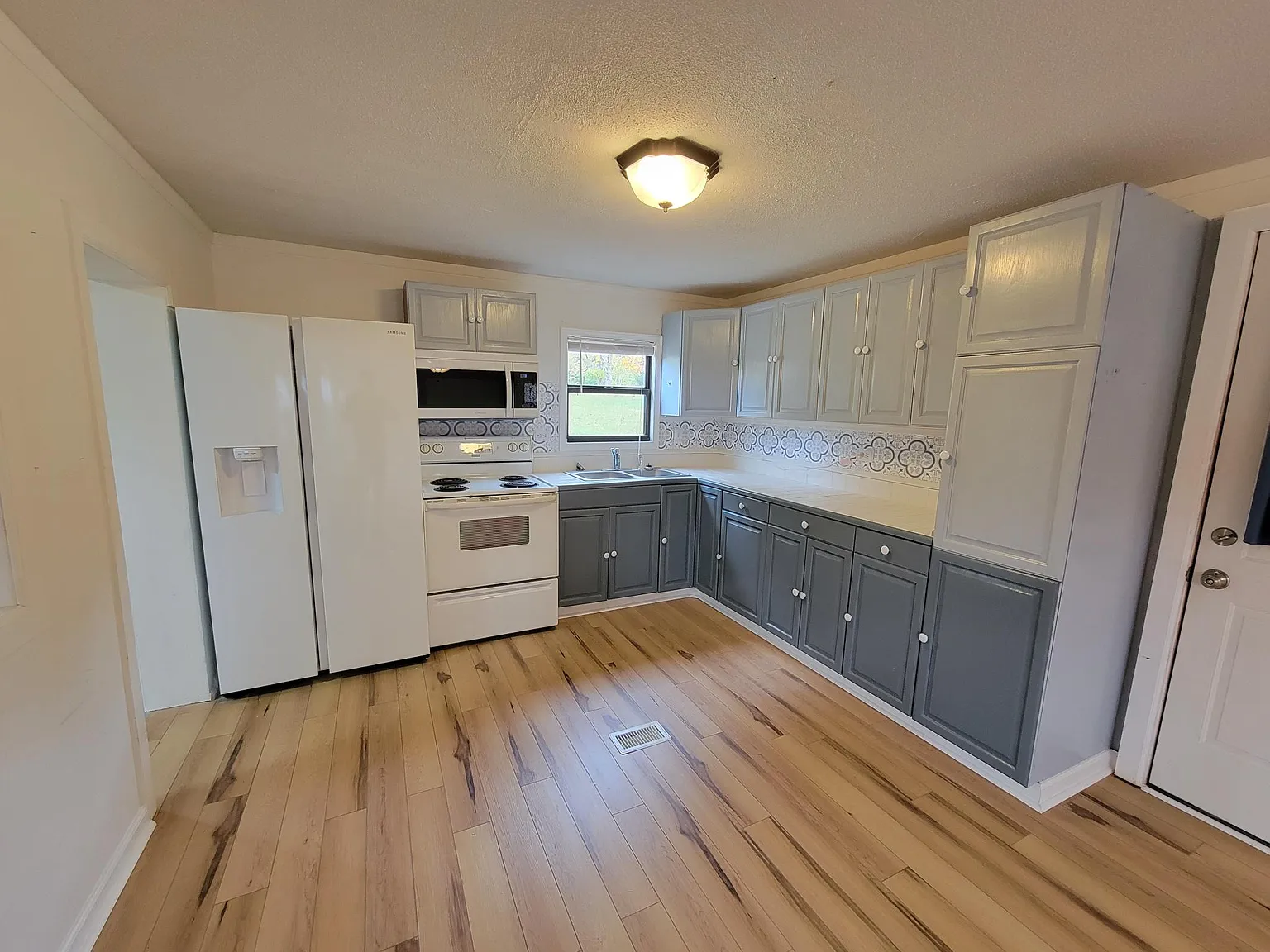 1 bed, 700 sqft, $1,300 — Photo 4