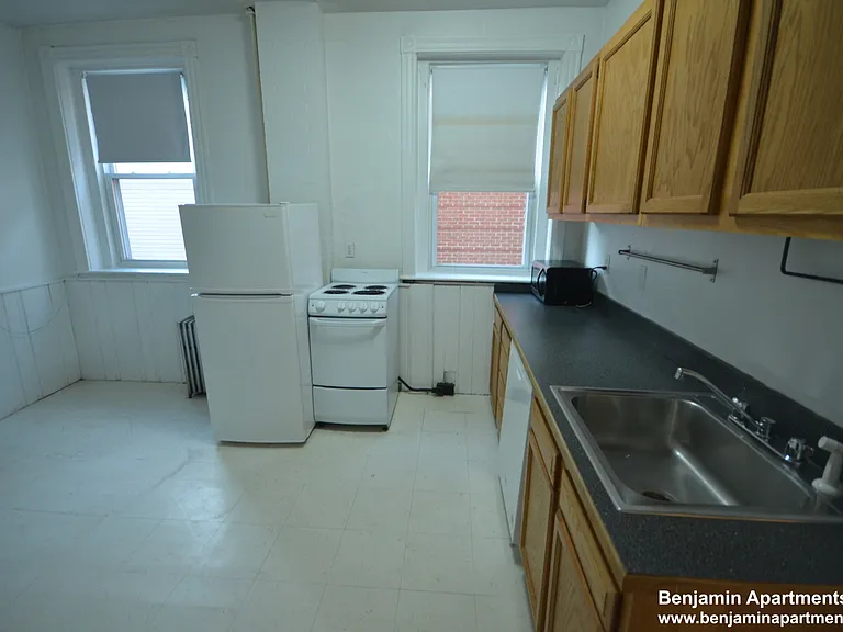1595 Beacon St #12 — Photo 9