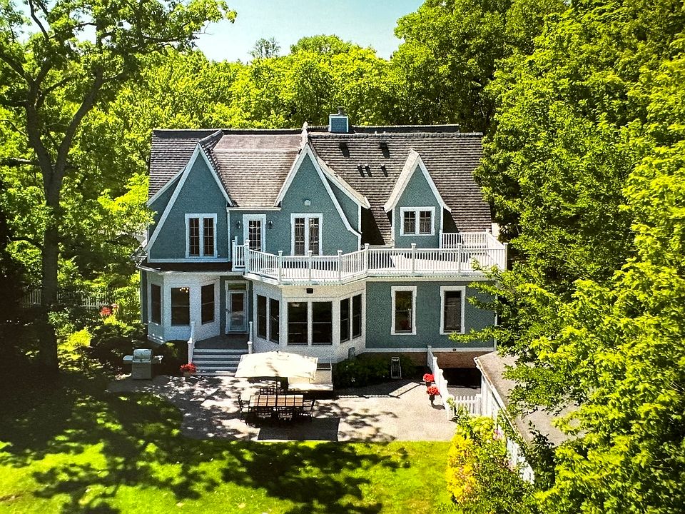 2nd image of 535 Old Green Bay Rd