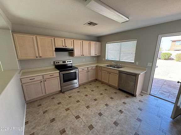 4th image of 15840 W YAVAPAI Street