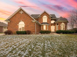 19852 Keats Ct, Macomb, MI 48044