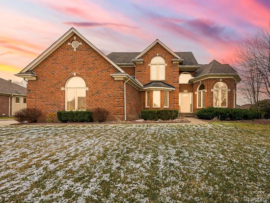 19852 Keats Ct, Macomb, MI 48044