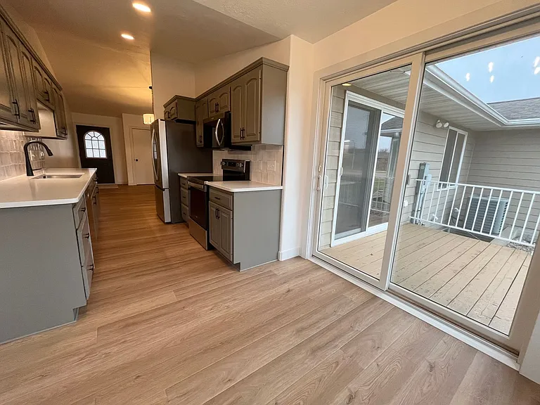 2504 E Augusta St — Photo 4