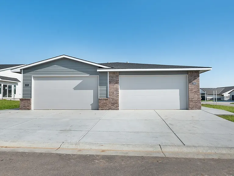 2737 S Airman St #100/200 — Photo 1