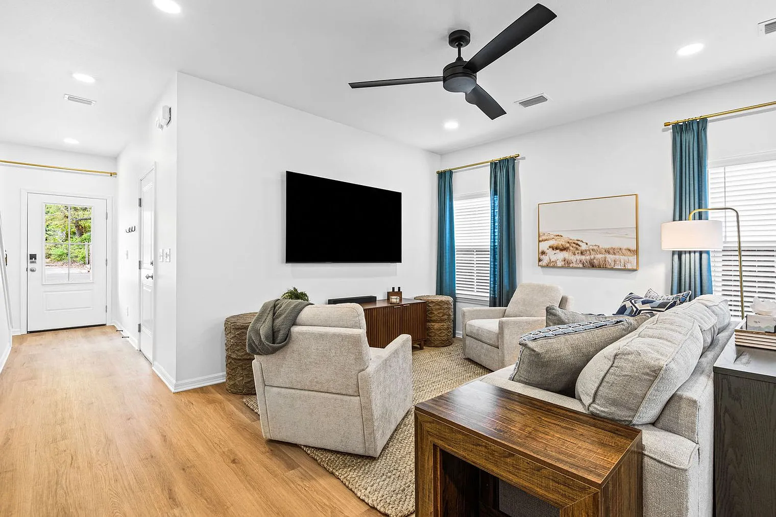 3 bed, 2.0 bath, 1528 sqft, $5,147 — Photo 4