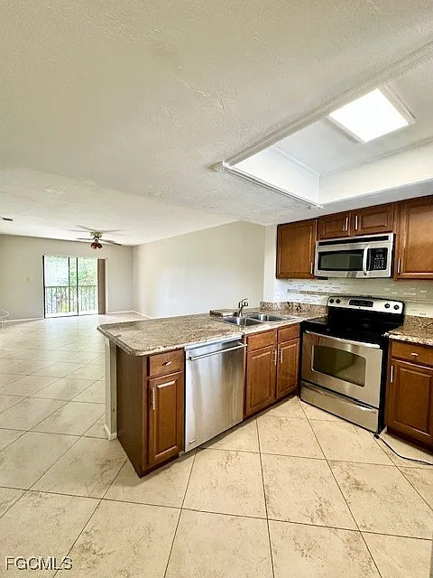 2 bed, 2.0 bath, 801 sqft, $1,225 — Photo 3