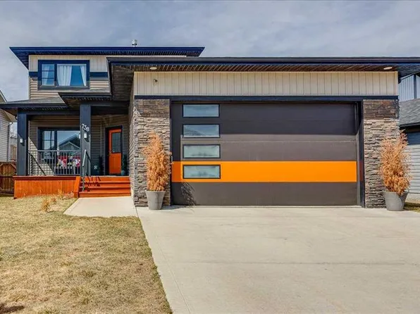 738 E Cypress Ln, Red Deer County, AB T4S 0N9