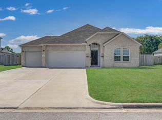 537 Green Meadows Dr, West Columbia, TX 77486
