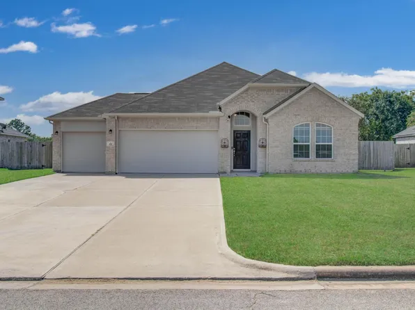 537 Green Meadows Dr, West Columbia, TX 77486
