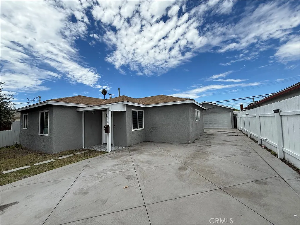 3 bed, 1204 sqft, $4,200 — Photo 2