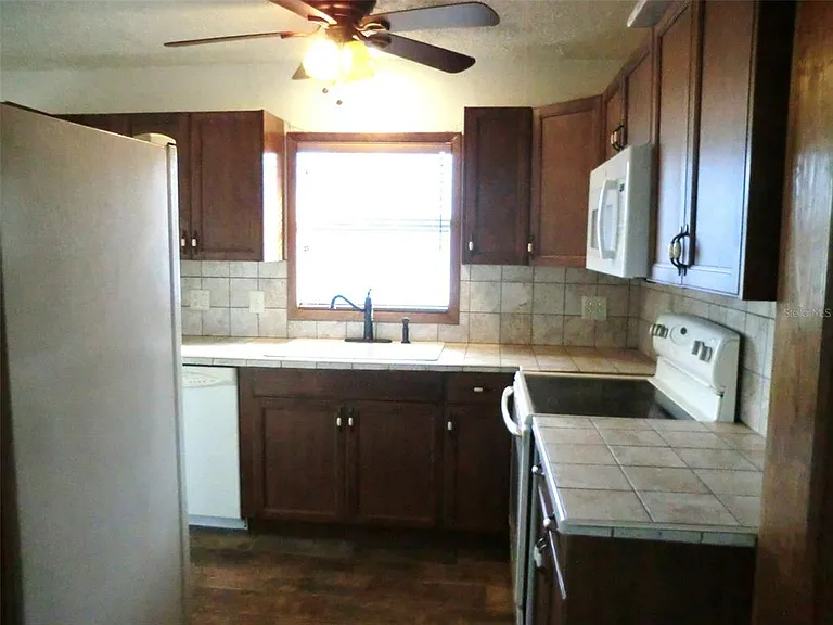 202 Bedford Trl #112 — Photo 8