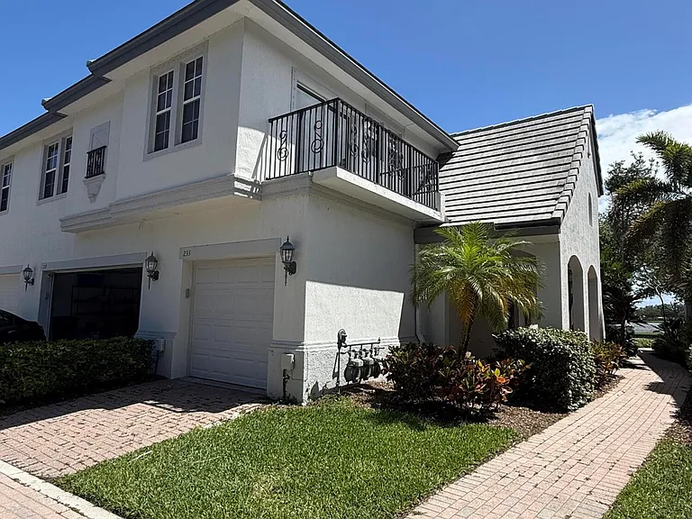 233 Evergrene Pkwy — Photo 3
