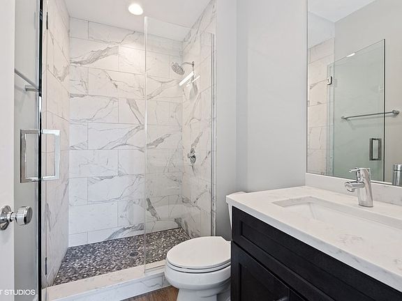4th image of 3720 N Ashland Ave #304