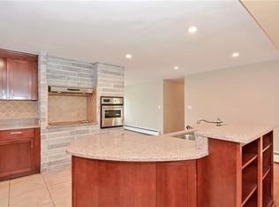 16 Roberts St, Cumberland, RI 02864