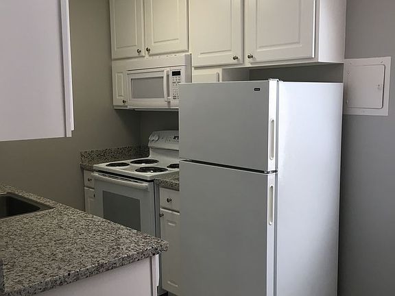 4th image of 2712 O St APT 02