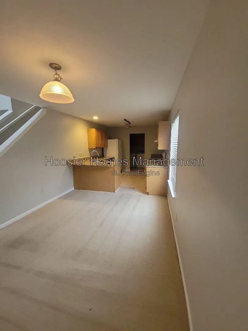 3 bed, 2.5 bath, 1709 sqft, $2,100 — Photo 2