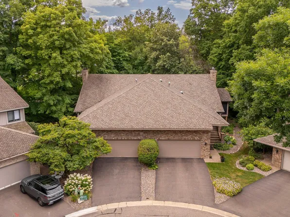 1106 Hollybrook Dr, Wayzata, MN 55391