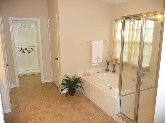 Master tub / shower