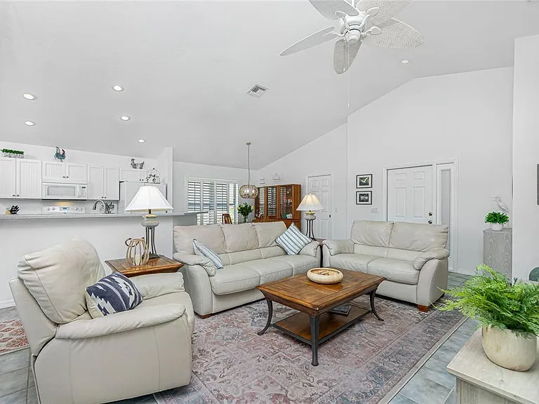 26162 Stillwater Cir — Photo 8