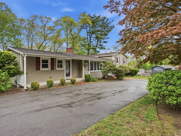 135 Red Chimney Dr, Warwick, RI 02886