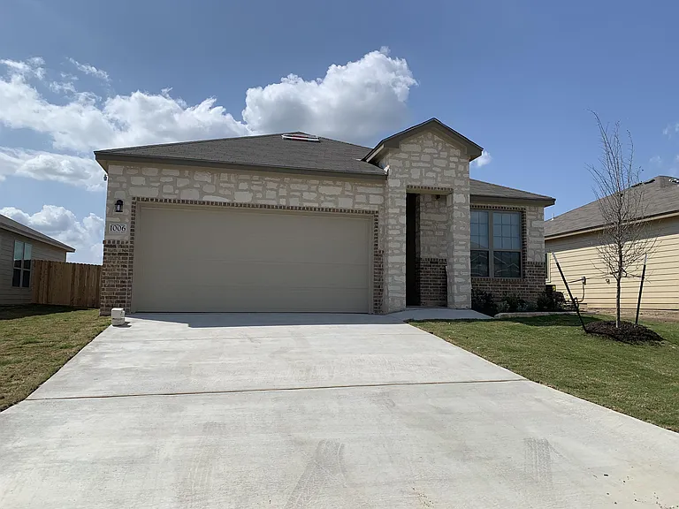 1006 Aurora Grove