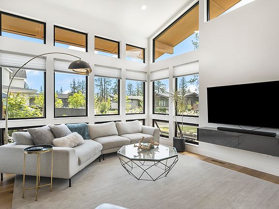 3rd image of 3112 NW Blodgett Way