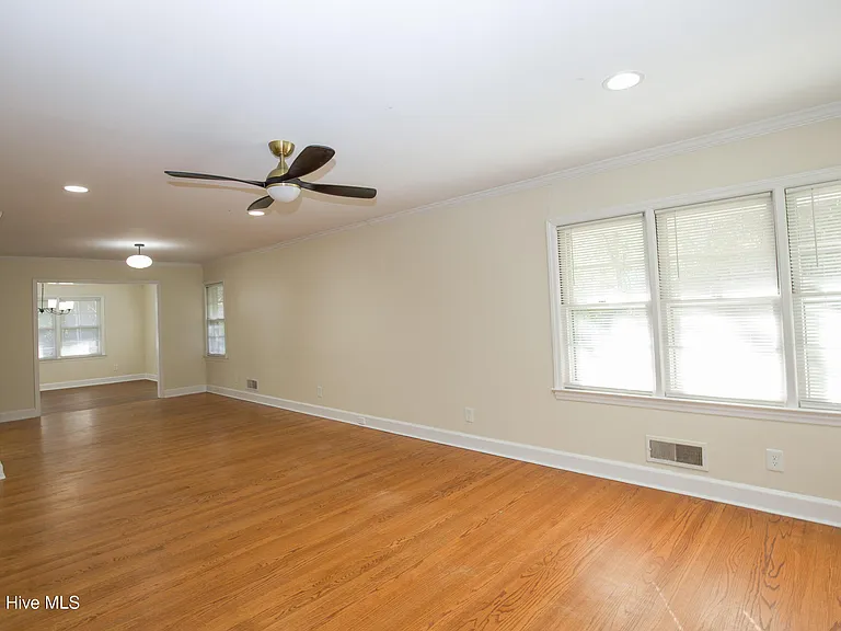 345 E New Hampshire Ave — Photo 9