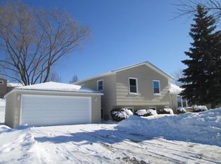 355 Devonshire Ln, Park City, IL 60085