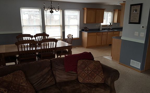 3rd image of 811 Willow St