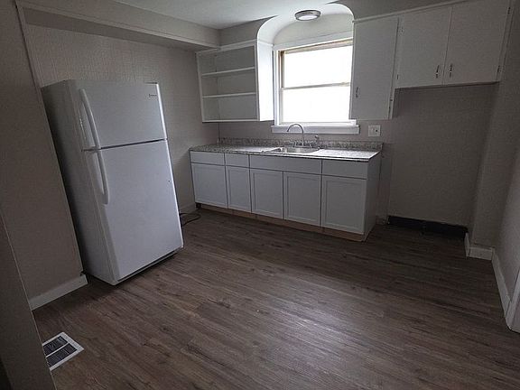 3rd image of 53 Orchard St APT 1