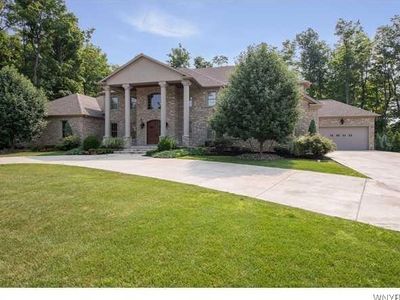 9737 Cobblestone Dr, Clarence, NY, 14031