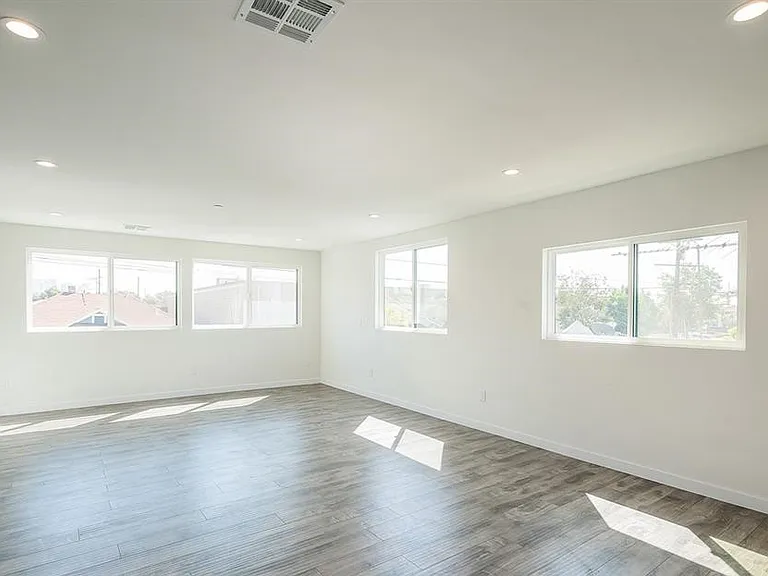 1809 S New Hampshire Ave — Photo 7