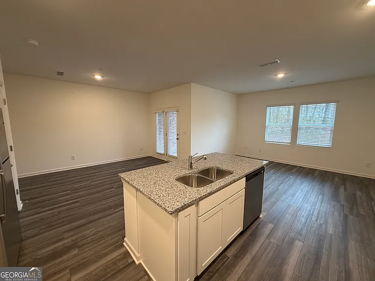 1261 Fagiolo St — Photo 8