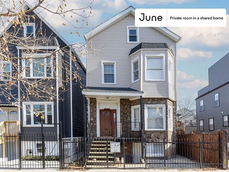 1841 N Mozart St #C — Photo 11