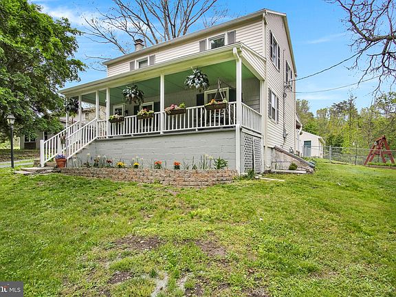 3rd image of 74 Beechcliff Dr