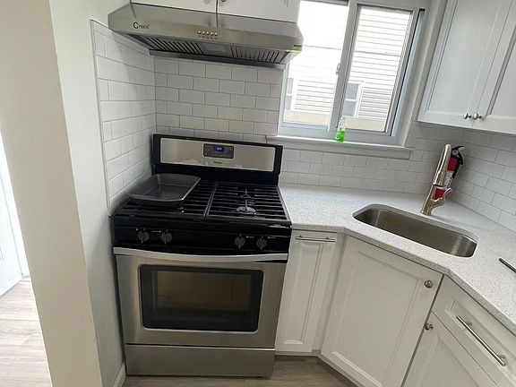 3rd image of 282 Nome Ave