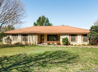 19 N Creek Loop, Comfort, TX 78013