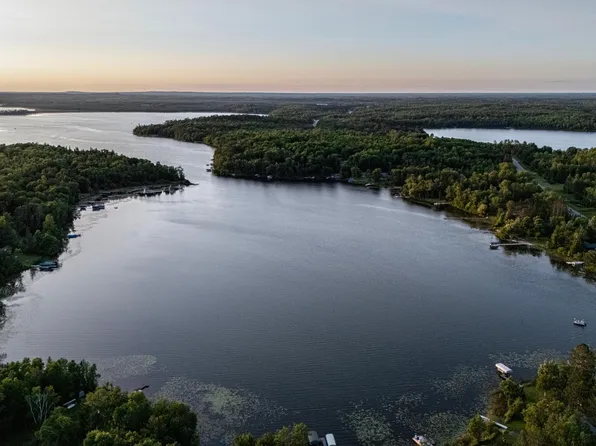 27574 S Bay Ln, Cohasset, MN 55721