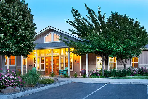 Island View Apartments Photo 1