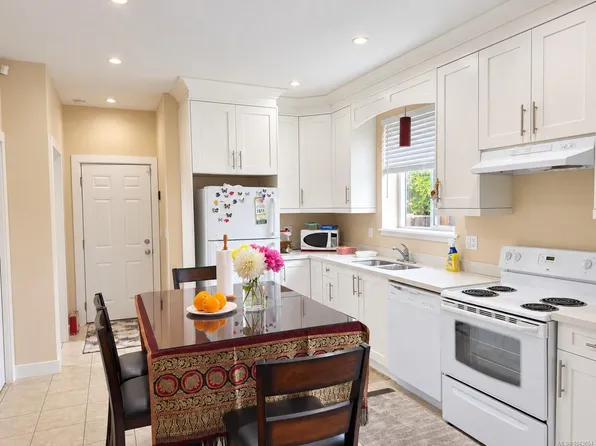 144 Victoria Rd, Nanaimo, BC V9R 4P5
