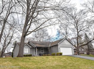 4067 England Beach Rd, White Lake, MI 48383