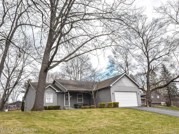 4067 England Beach Rd, White Lake, MI 48383