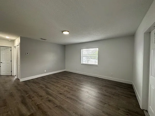 3660 NE 11th Ave — Photo 3