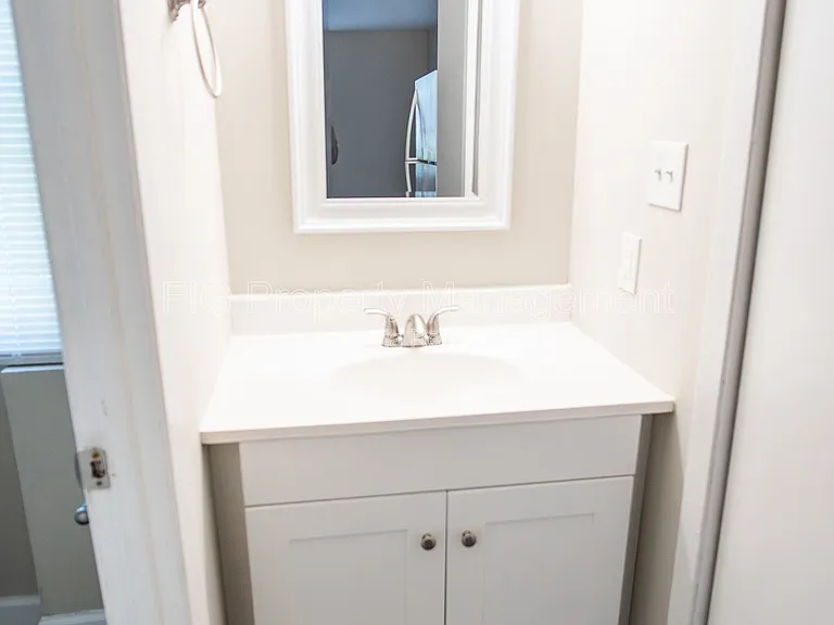 2311 Holbrook Dr #6 — Photo 4