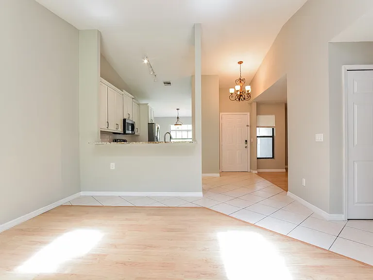 1058 Dees Dr — Photo 5
