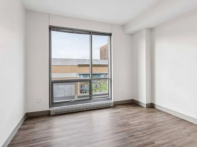 Midtown Crossing Apartments — Photo 60