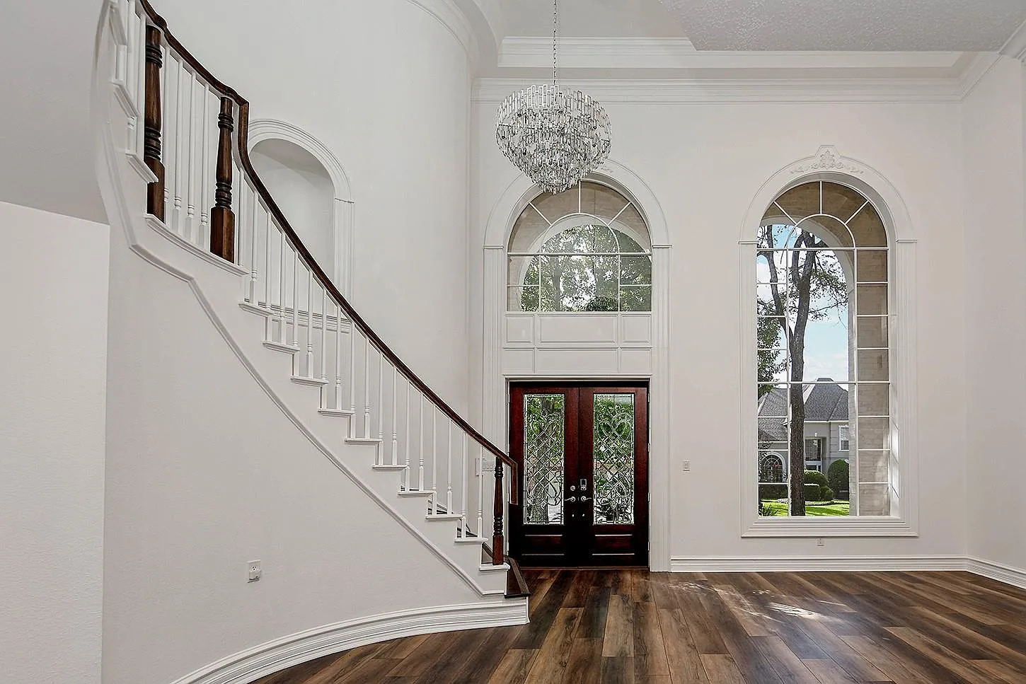 5 bed, 5.5 bath, 4331 sqft, $9,500 — Photo 3