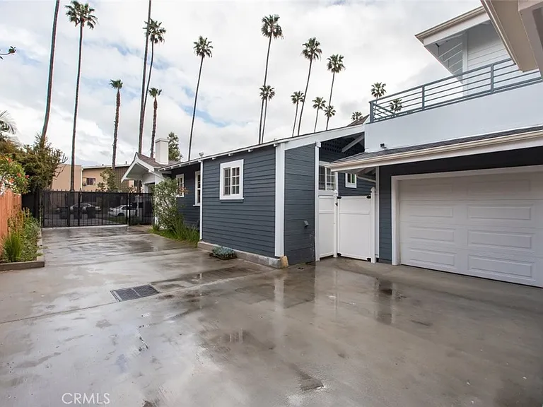 1909 Gardena Ave — Photo 3