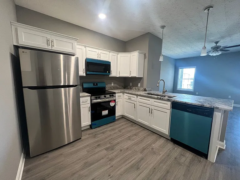 814 Brush Creek St — Photo 3