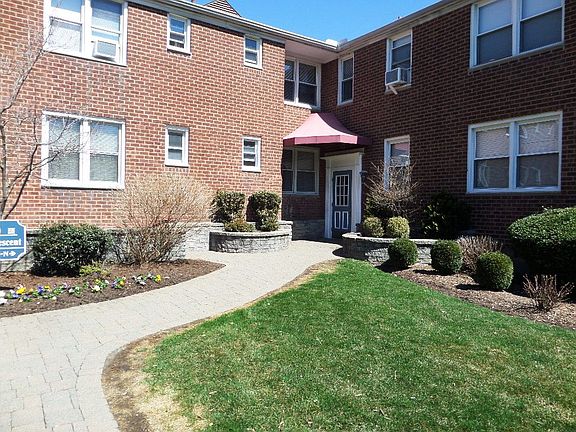 3rd image of 6 Bryant Crescent #2H